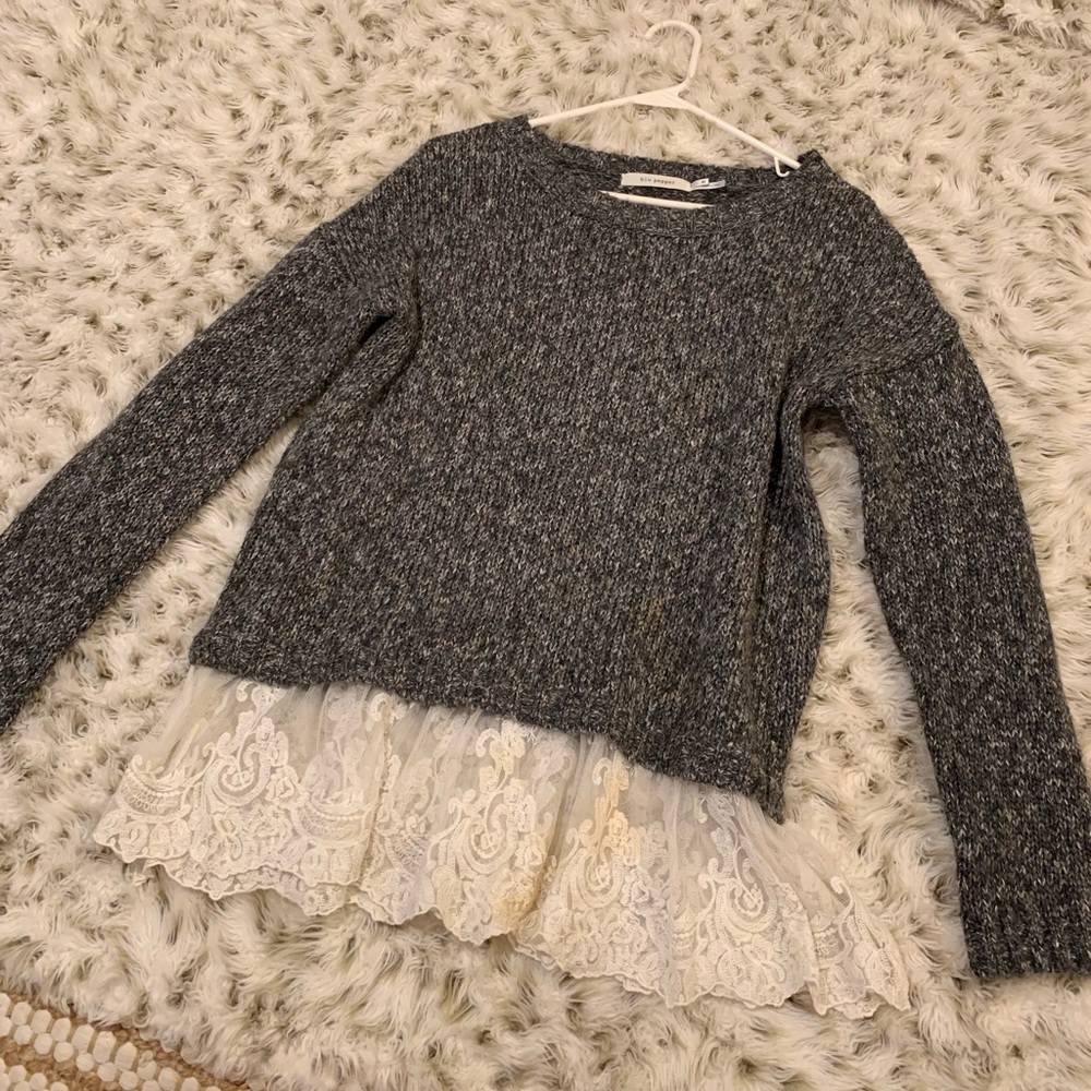 BLU PEPPER SWEATER WITH LACE DETAILING